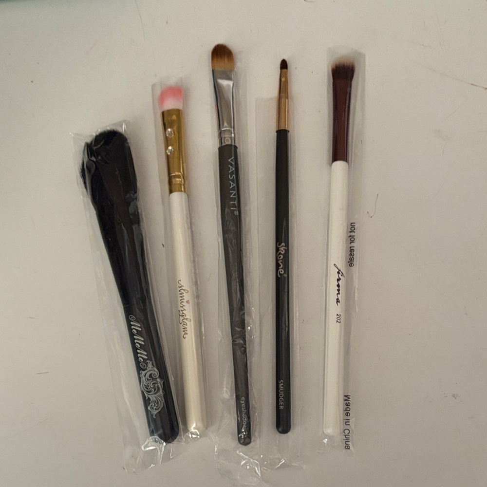 Vasanti and Sigma Makeup Brush Set - Black, White, and Gold